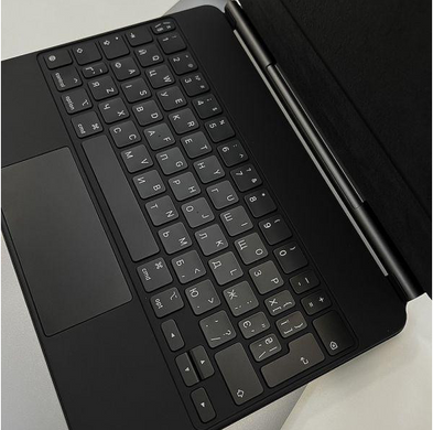 Чохол-клавіатура для планшета Apple Magic Keyboard for iPad Pro 11" 3rd gen. and iPad Air 4th gen. Black (MXQT2) (used)